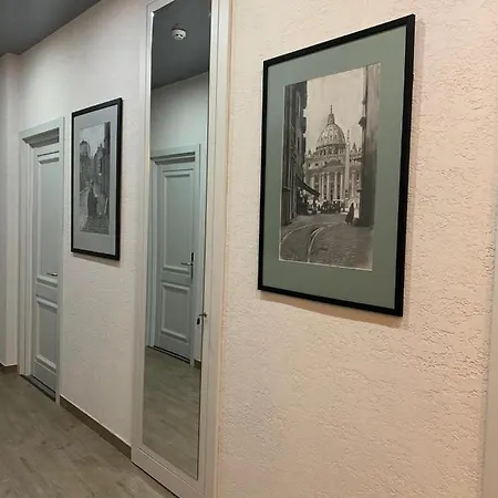 Art Gallery *